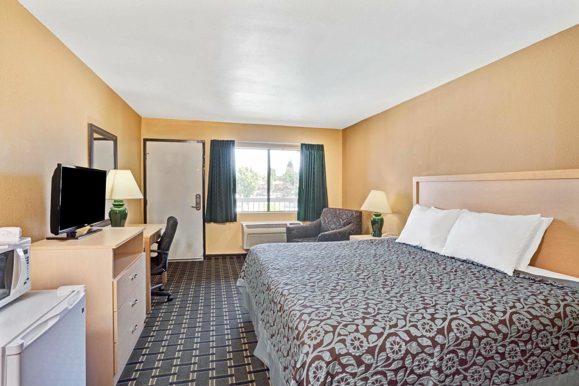 Days Inn By Wyndham Whittier Los Angeles Dış mekan fotoğraf