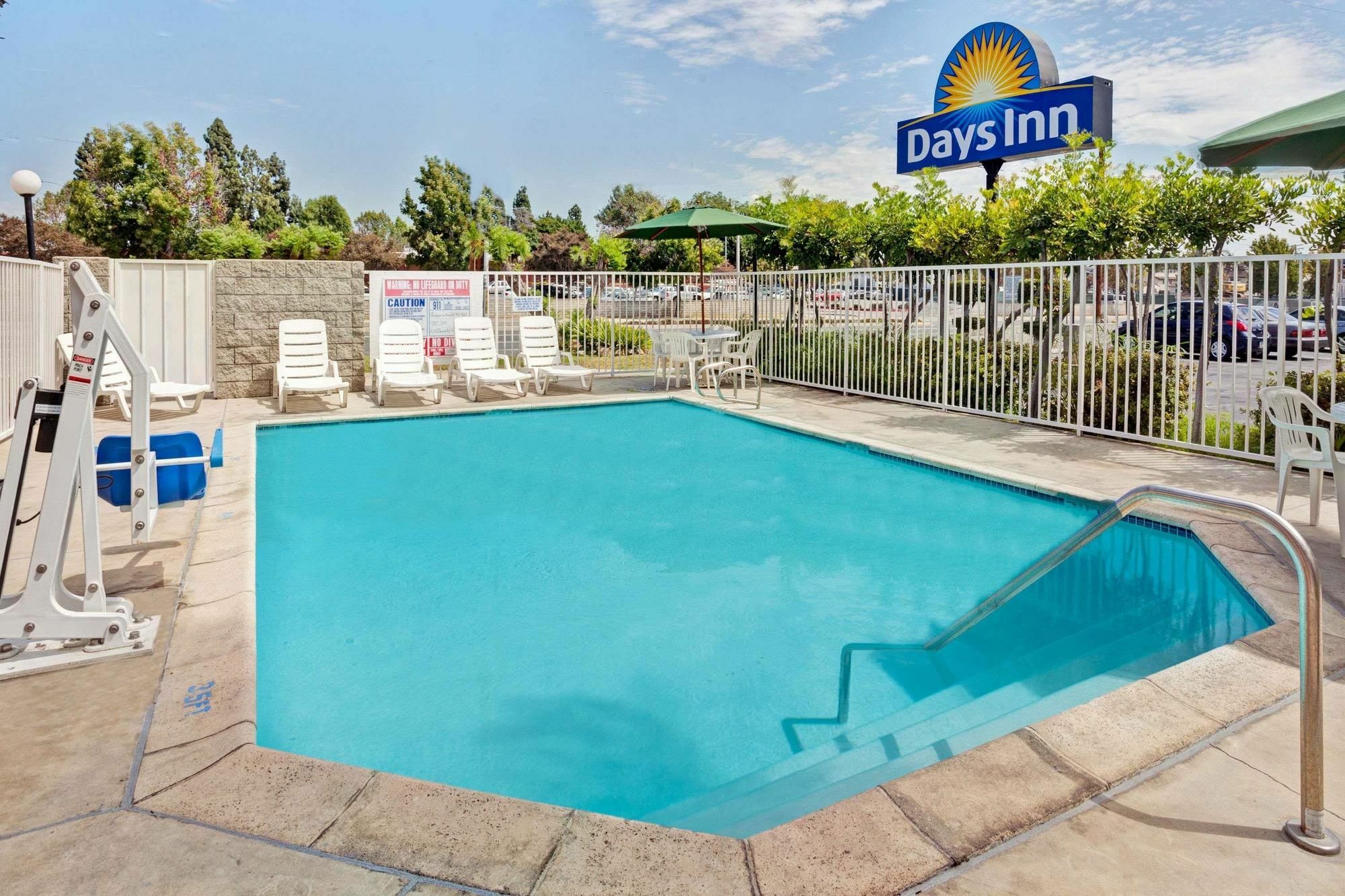 Days Inn By Wyndham Whittier Los Angeles Dış mekan fotoğraf
